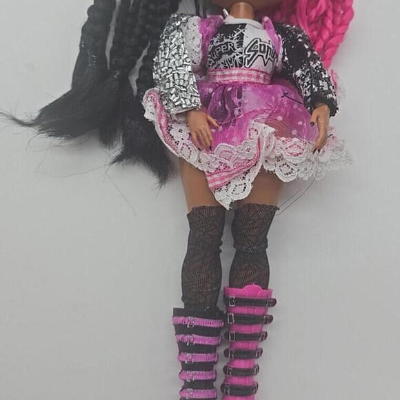 LOL Surprise‎ OMG Remix Rock Metal Chick Fashion Doll - Picture 2 of 6
